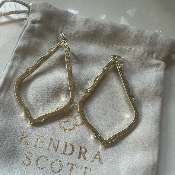 Kendra Scott Sophee drop earrings in Gold - Picture 3 of 4